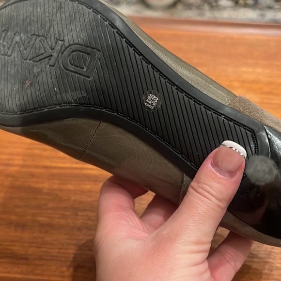 Clearance 🚨‼️DKNYC shoes size 8.5 / 39 suade and lacquered leather - Picture 7 of 7